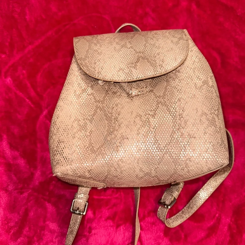 Elegant Tan Women's Bag - Picture 7 of 8